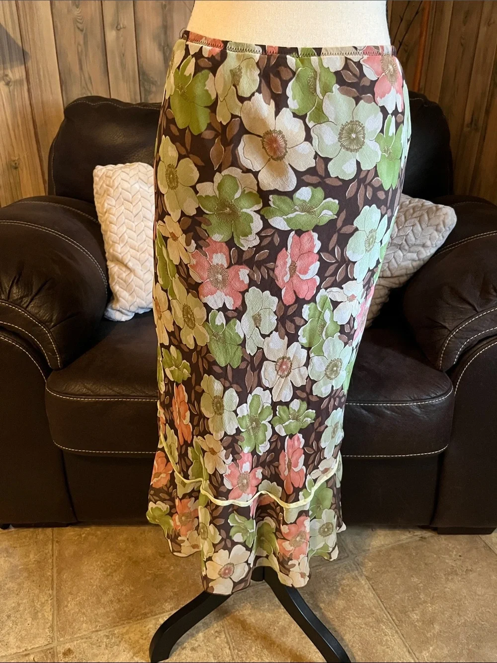 Metrostyle Silk Floral Ruffle-Hem Midi Skirt in Brown, Green & Pink 90’s - Picture 4 of 8